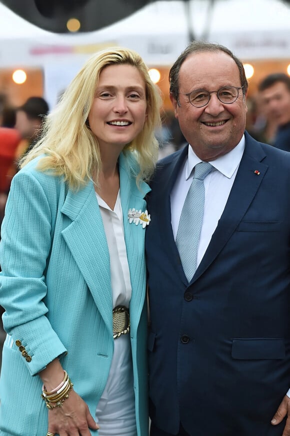 Francois Hollande et Julie Gayet lors du festival Soeurs Jumelles, Rencontre de la musique et de l'image à Rochefort le 1er juillet 2023. © Franck Castel / Bestimage 