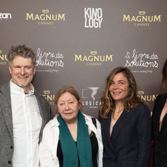 Dans ce long métrage, le personnage principal fait écho à lui-même
Pierre Niney Michel Gondry, Blanche Gardin, Vincent Elbaz - Soirée sur la plage Magnum lors du 76ème Festival International du Film de Cannes le 21 mai 2023. © Cannes Magnum/Jeremy Melloul/Bestimage