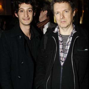 Le comédien l'avait choisi il y a onze ans pour être son parrain de la soirée des révélations des César
Pierre Niney et Michel Gondry - Soirée des Révélations des Césars en 2012