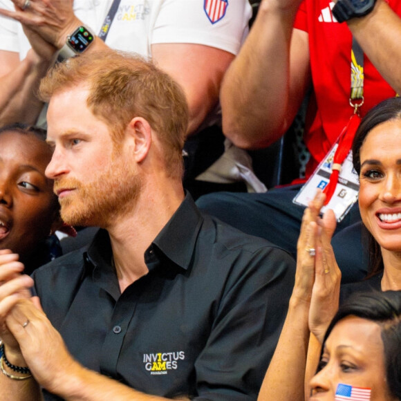 Le prince Harry, duc de Sussex, assiste à la compétition de tennis de table à la Merkur Spiel-Arena lors des Invictus Games à Düsseldorf, le 13 septembre 2023. 
