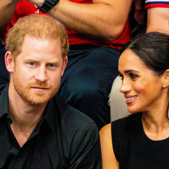 Le prince Harry, duc de Sussex, assiste à la compétition de tennis de table à la Merkur Spiel-Arena lors des Invictus Games à Düsseldorf, le 13 septembre 2023. 