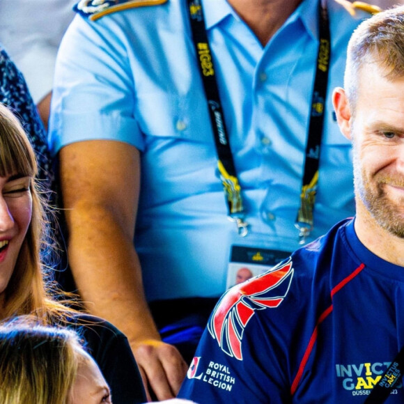 Le prince Harry, duc de Sussex et Meghan Markle, duchesse de Sussex, assistent à la finale de natation lors des Invictus Games 2023 à Dusseldorf, le 13 septembre 2023. 