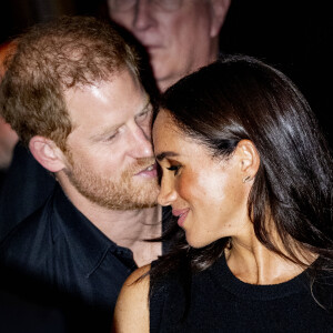 Le prince Harry a fêté ses 39 ans à Düsseldorf en Allemagne
Le prince Harry et Meghan Markle assistent à la finale de basket en fauteuil roulant lors des Invictus Games 2023 à Dusseldorf. 