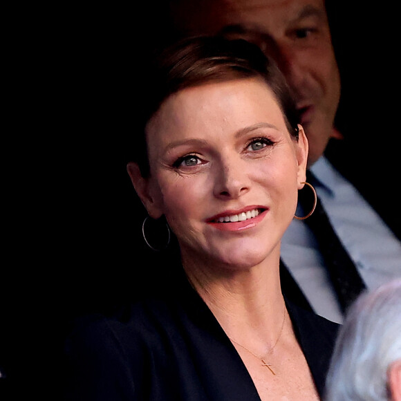 Charlene de Monaco est apparue très souriante sur les photos dévoilées sur Instagram.
La princesse Charlene de Monaco dans les tribunes lors du match de rugby entre l'Afrique du Sud et l'Écosse (18-3) au stade Vélodrome à Marseille le 10 septembre 2023. © Dominique Jacovides / Bestimage 