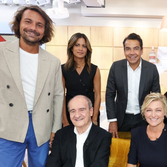 Un chroniqueur de "C à vous" a pris la plume pour réagir à un drame survenu à la rentrée.
Exclusif - Bertrand Chameroy, Aurélie Casse, Patrick Cohen, Mohamed Bouhafsi, Lorrain Sénéchal, Pierre Lescure, Anne-Élisabeth Lemoine, Emilie Tran Nguyen - L'équipe de la nouvelle saison de l'émission "C à Vous". © Dominique Jacovides / Bestimage