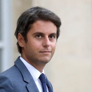 Le ministre de l'éducation, Gabriel Attal à la sortie du conseil des ministres, au palais de l'Elysée, à Paris, France, le 13 septembre 2023. © Stéphane Lemouton/Bestimage  Exit of the French council of ministers at the Elysée Palace in Paris, France, on September 13, 2023.