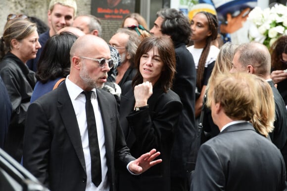 Charlotte Gainsbourg - Sorties des obsèques de Jane Birkin en l'église Saint-Roch à Paris. Le 24 juillet 2023 © Jacovides-KD Niko / Bestimage