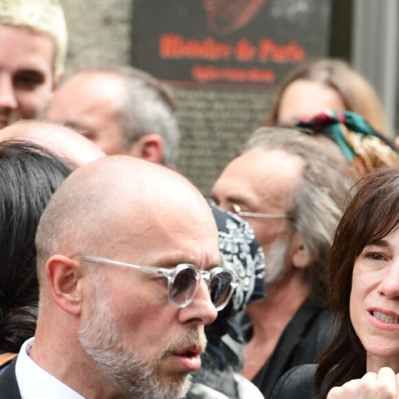 Charlotte Gainsbourg - Sorties des obsèques de Jane Birkin en l'église Saint-Roch à Paris. Le 24 juillet 2023 © Jacovides-KD Niko / Bestimage