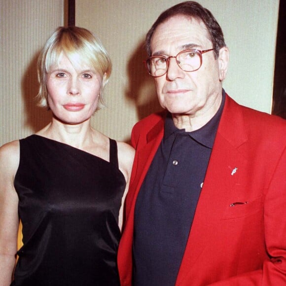 Candice Patou, sa femme, a démenti le fait qu'il était mort du coronavirus.
Robert Hossein et sa femme Candice Patou