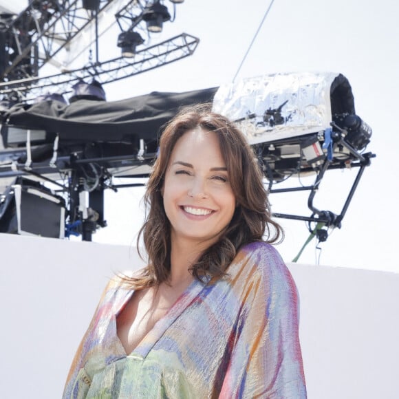 "L'autre soir, j'ai regardé un film à la télévision avec mon fils, ce qui ne m'était pas arrivé depuis deux ans", assurait-elle à Gala. 
Exclusif - Julia Vignali en marge de l"émission Télématin lors du 76ème Festival International du Film de Cannes, France, le 23 mai 2023. 