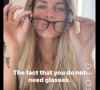Dans l'une de ses vidéos, elle déclare qu'elle a trouvé la façon de guérir les problèmes de vue de manière holistique, et sans utiliser de lunettes de vue. Pour elle, celles-ci ne servent à rien.
Samantha Lotus affirme que les lunettes de vue ne servent à rien - vidéo TikTok