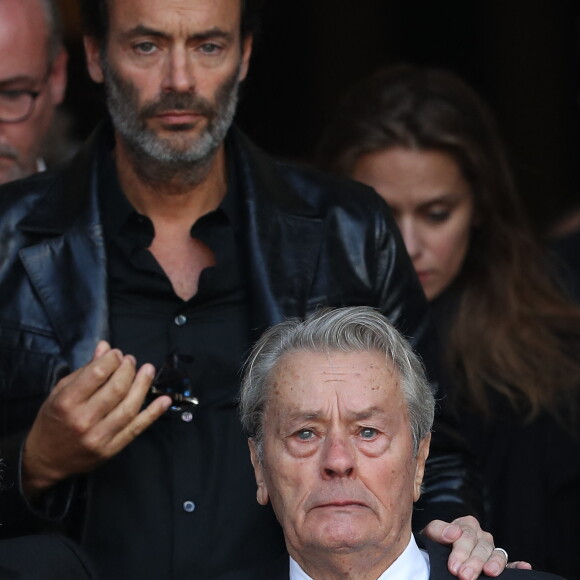 Anthony Delon et Alain Delon - Sorties des obsèques de Mireille Darc en l'église Saint-Sulpice à Paris. Le 1er septembre 2017 