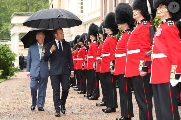 Le prince Charles, prince de Galles, et Camilla Parker Bowles, duchesse de Cornouailles accueillent le président de la République française Emmanuel Macron dans la maison royale Clarence House, pour la commémoration du 80ème anniversaire de l'appel du 18 juin du général de Gaulle à Londres, Royaume Uni, le 18 juin 2010. 