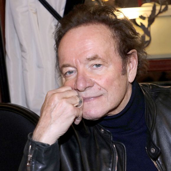 Il s'agit de la deuxième femme de Guillaume Durand.
Guillaume Durand - 44ème Cocktail des Ecrivains du cercle MBC dans les salons du Fouquet's à Paris. Le 1er décembre 2022 © Cédric Perrin / Bestimage