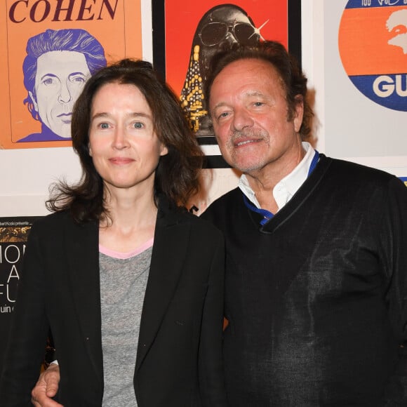 Guillaume Durant est marié de longue date avec Diane de Mac Mahon.
Diane de Mac Mahon et son mari Guillaume Durand - Exposition d'Albert Koski "Rock Art" à la Galerie Laurent Godin à Paris. © Coadic Guirec/Bestimage 