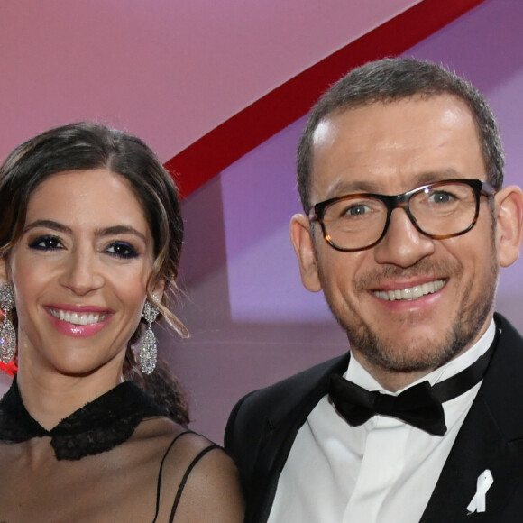 On découvre que la création était aussi très décolletée mais que le bas était plus large et fluide.
Exclusif - Dany Boon (porte le ruban blanc "Maintenant on agit" ) et Yael - Arrivées lors de la 43ème cérémonie des Cesar à la salle Pleyel à Paris, le 2 mars 2018. © Stephane Kossman / Bestimage 