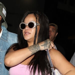 Les fans attendent impatiemment son 9e album mais Rihanna a d'autres priorités.
Rihanna et ASAP Rocky à Santa Monica.