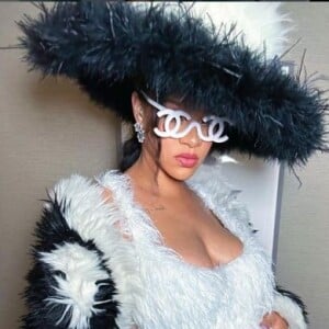 Outre le fait qu'elle soit devenue une businesswoman très pointue, la chanteuse est maman de deux enfants.
Rihanna sur Instagram. Le 30 avril 2023.