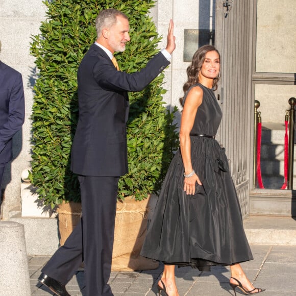 Des chaussures qui apportaient la touche sexy qu'il fallait à sa tenue plutôt classique 
Felipe VI et Letizia à leur arrivée au théâtre Real pour présider l'inauguration de la saison 2023/2024 et assister à la représentation de l'opéra Medea de Luigi Cherubini. Madrid, le 19 septembre 2023