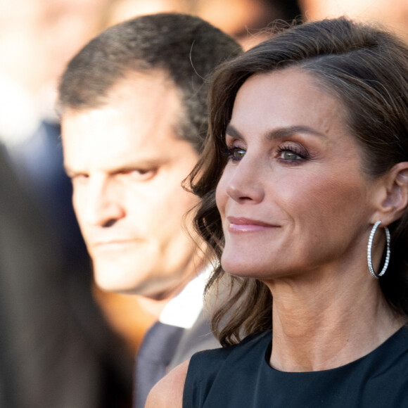 Felipe VI et Letizia à leur arrivée au théâtre Real pour présider l'inauguration de la saison 2023/2024 et assister à la représentation de l'opéra Medea de Luigi Cherubini. Madrid, le 19 septembre 2023