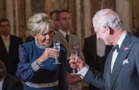 Brigitte Macron a fait un bel effet à Hugh Grant lors du dîner organisé à Versailles pour la venue de Charles III