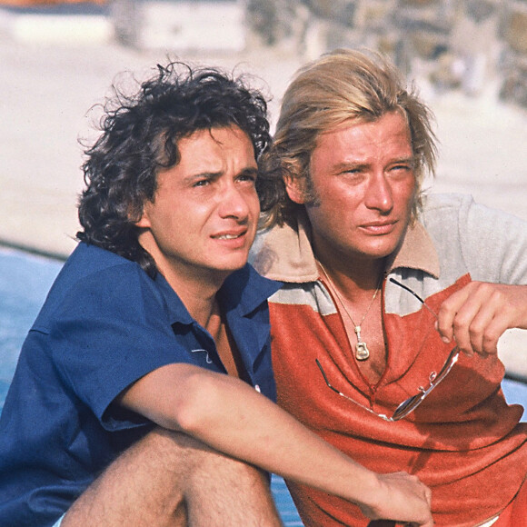 Archives - Johnny Hallyday avec Michel Sardou, à Saint-Tropez.