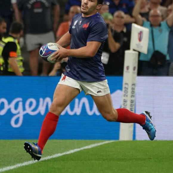 Il souffre d'une fracture maxillo-zygomatique
Essais - Antoine Dupont (France) - Coupe du Monde de Rugby France 2023 du match de Poule A entre la France et la Namibie (96-0) au stade Velodrome à Marseille le 21 septembre 2023. 