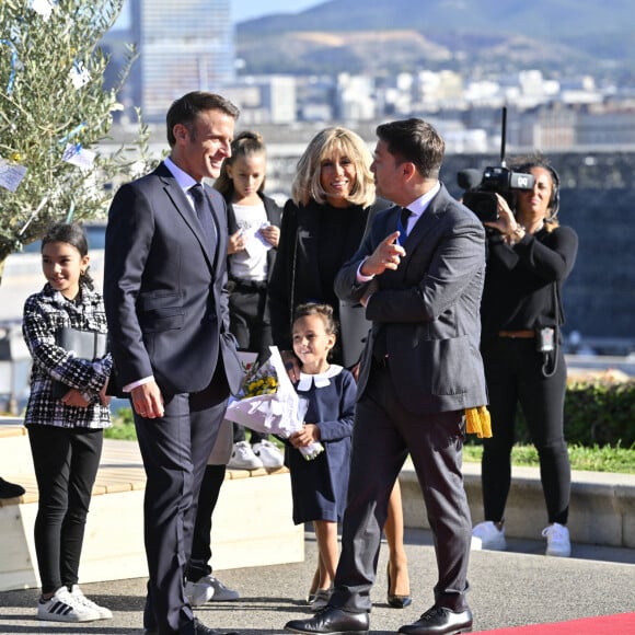 Brigitte Macron et Emmanuel ont déjà rencontré le pape dans le passé
Brigitte MacronEmmanuel Macron et sa femme Brigitte, le maire de Marseille Benoit Payan - Sa Sainteté le Pape accueilli par le président français et sa femme au palais du Pharo à Marseille, pour la session conclusive des "Rencontres Méditerranéennes", à l'occasion de sa visite officielle en France. Le 23 septembre 2023