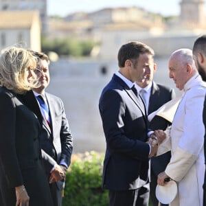 Le maire de Marseille, Benoit Payan, le pape François, Emmanuel Macron et sa femme Brigitte - Sa Sainteté le Pape accueilli par le président français et sa femme au palais du Pharo à Marseille, pour la session conclusive des "Rencontres Méditerranéennes", à l'occasion de sa visite officielle en France. Le 23 septembre 2023