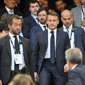 Le président de la République française, Emmanuel Macron - Le président de la République française E.Macron et la première dame B.Macron assistent à la messe donnée par le pape François au stade Vélodrome de Marseille, le 23 septembre 2023. Sa Sainteté le pape François est à Marseille pour la clôture des Rencontres Méditerranéennes (17 - 24 septembre 2023). © Philippe Magoni / Pool / Bestimage 