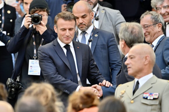 Le président de la République française, Emmanuel Macron - Le président de la République française E.Macron et la première dame B.Macron assistent à la messe donnée par le pape François au stade Vélodrome de Marseille, le 23 septembre 2023. Sa Sainteté le pape François est à Marseille pour la clôture des Rencontres Méditerranéennes (17 - 24 septembre 2023). © Philippe Magoni / Pool / Bestimage 