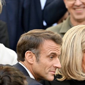 Le président de la République française, Emmanuel Macron et la première dame Brigitte Macron - Le président de la République française E.Macron et la première dame B.Macron assistent à la messe donnée par le pape François au stade Vélodrome de Marseille, le 23 septembre 2023. Sa Sainteté le pape François est à Marseille pour la clôture des Rencontres Méditerranéennes (17 - 24 septembre 2023). © Philippe Magoni / Pool / Bestimage 