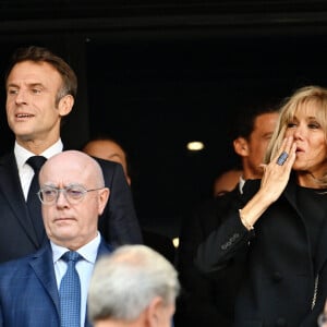 Le président de la République française, Emmanuel Macron et la première dame Brigitte Macron, Gérald Darmanin, ministre de l'Intérieur - Le président de la République française E.Macron et la première dame B.Macron assistent à la messe donnée par le pape François au stade Vélodrome de Marseille, le 23 septembre 2023. Sa Sainteté le pape François est à Marseille pour la clôture des Rencontres Méditerranéennes (17 - 24 septembre 2023). © Philippe Magoni / Pool / Bestimage 