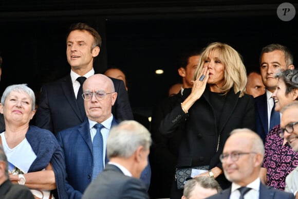 Le président de la République française, Emmanuel Macron et la première dame Brigitte Macron, Gérald Darmanin, ministre de l'Intérieur - Le président de la République française E.Macron et la première dame B.Macron assistent à la messe donnée par le pape François au stade Vélodrome de Marseille, le 23 septembre 2023. Sa Sainteté le pape François est à Marseille pour la clôture des Rencontres Méditerranéennes (17 - 24 septembre 2023). © Philippe Magoni / Pool / Bestimage 