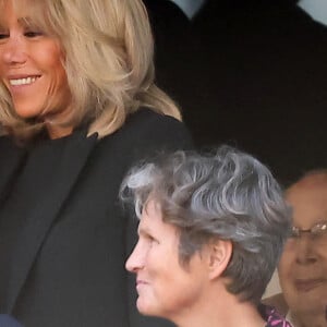 Emmanuel Macron et sa femme Brigitte - Le président de la République française E.Macron et la première dame B.Macron assistent à la messe donnée par le pape François au stade Vélodrome de Marseille, le 23 septembre 2023. Sa Sainteté le pape François est à Marseille pour la clôture des Rencontres Méditerranéennes (17 - 24 septembre 2023). © Dominique Jacovides / Bestimage 