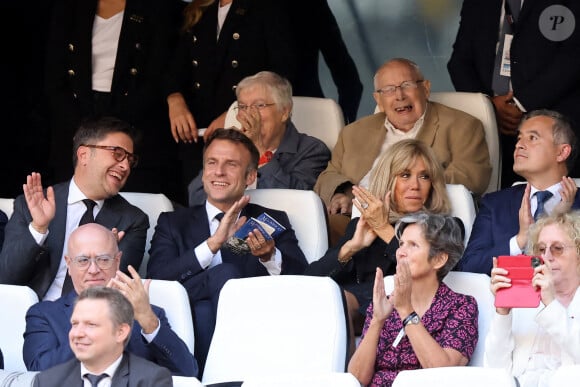 Emmanuel Macron et sa femme Brigitte, Gérald Darmanin - Le président de la République française Emmanuel Macron et la première dame Brigitte Macron, Gérald Darmanin, ministre de l'Intérieur et des Outre-Mer - Le président de la République française E.Macron et la première dame B.Macron assistent à la messe donnée par le pape François au stade Vélodrome de Marseille, le 23 septembre 2023. Sa Sainteté le pape François est à Marseille pour la clôture des Rencontres Méditerranéennes (17 - 24 septembre 2023). © Dominique Jacovides / Bestimage 