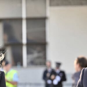 Emmanuel Macron et sa femme Brigitte - Le président de la République française et sa femme lors de la cérémonie de départ de Sa Sainteté à l'aéroport international de Marseille. Le 23 septembre 2023 © Philippe Magoni / Pool / Bestimage 