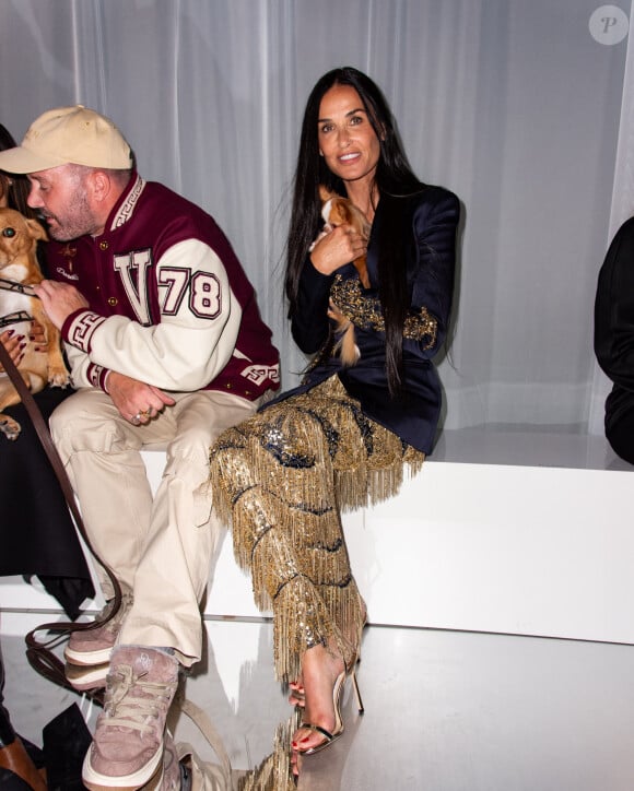 Demi Moore - Défilé de mode printemps-été 2024 "Versace" lors de la fashion week de Milan. Le 22 septembre 2023