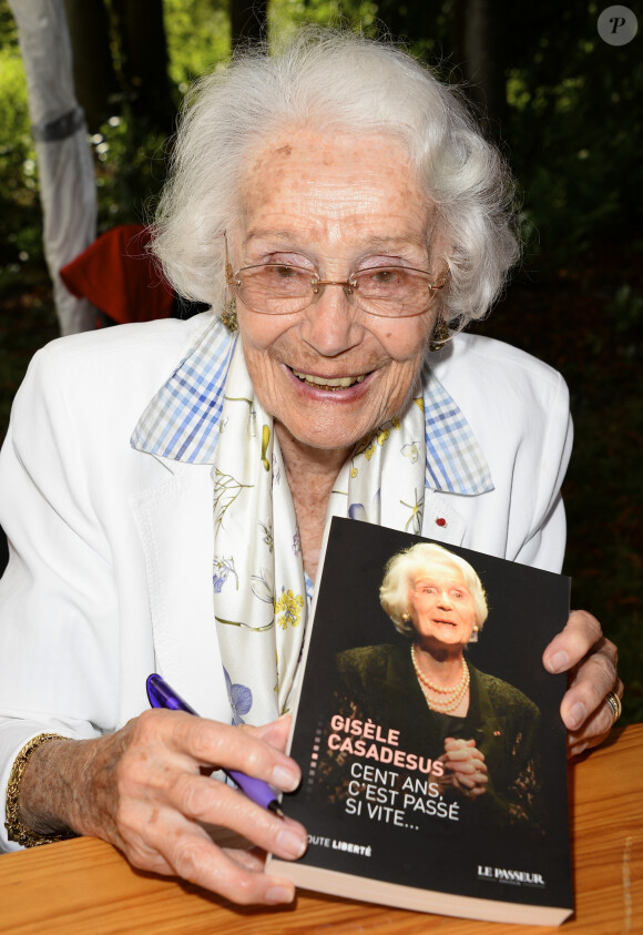 Gisèle Casadesus s'était confiée sur cette longue histoire d'amour dans le JDD il y a quelques années
Gisèle Casadesus - 19ème édition de "La Forêt des livres" à Chanceaux-près-Loches, le 31 août 2014. 