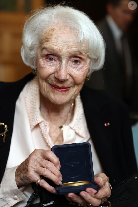 Gisèle Casadesus - Gisèle Casadesus reçoit la médaille d'or de la ville de Lille, un jour avant de fêter ses cent ans le 13 juin 2014.