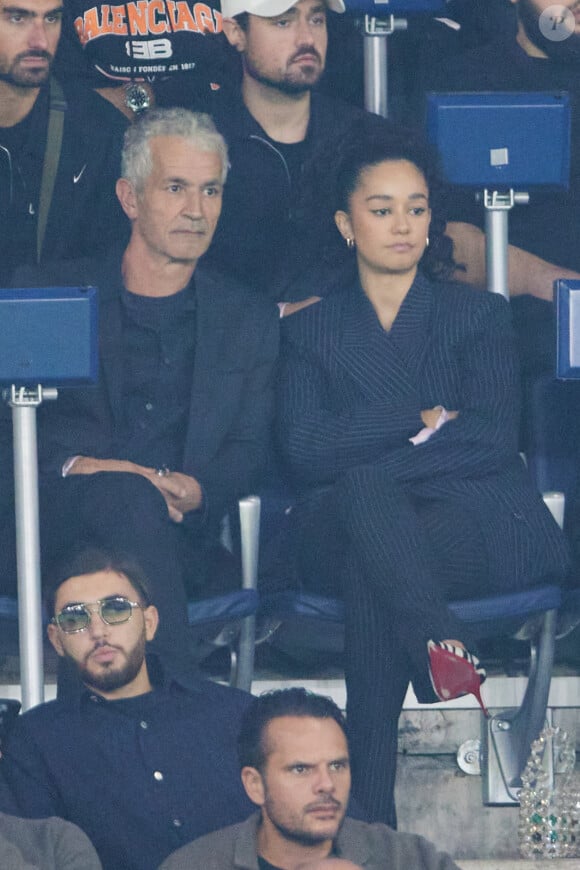 Lena Situations (Lena Mahouf) et son père Karim Mahfouf - Tribunes lors du match de football Ligue 1 Uber Eats opposant le PSG à l'OM (4-0) au Parc des Princes. Paris, le 24 septembre 2023. © Cyril Moreau/Bestimage