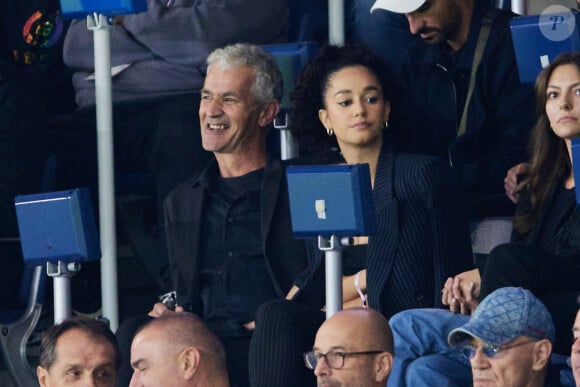 Lena Situations (Lena Mahouf) et son père Karim Mahfouf - Tribunes lors du match de football Ligue 1 Uber Eats opposant le PSG à l'OM (4-0) au Parc des Princes. Paris, le 24 septembre 2023. © Cyril Moreau/Bestimage