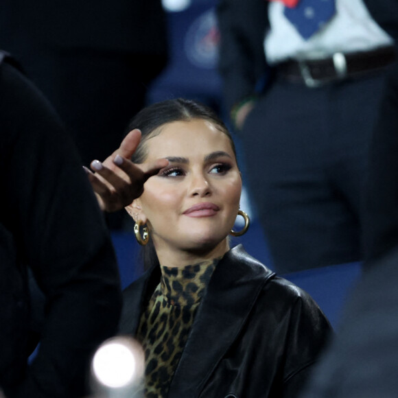 Les clubs les plus talentueux se disputent la victoire dans le cadre du Championnat de France de Ligue 1 Uber Eats.
Selena Gomez - Tribunes lors du match de football Ligue 1 Uber Eats opposant le PSG à l'OM (4-0) au Parc des Princes.© Cyril Moreau/Bestimage