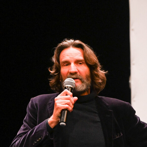 Frédéric Beigbeder - Les personnalités assistent au meeting de solidarité "SOS Ukraine" de Bernard-Henri Lévy (BHL) au théâtre Antoine à Paris, le 1er mars 2022. © Coadic Guirec / Bestimage 