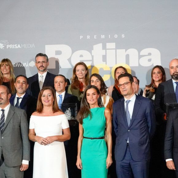 Cette robe n'est autre qu'une création Zara, pas vraiment réputée pour son éthique environnementale 
La reine Letizia d'Espagne lors de la présetation du prix "Retina Eco Awards 2023" à la Royal Tapestry Factory, le 25 septembre 2023 à Madrid en Espagne. Les "Retina Eco Awards 2023" sont organisés par PRISA Media en collaboration avec Capgemini et récompensent les plus grands projets pour leur innovation, leur impact et leur vialibité dans le combat contre les changements climatiques et environnementaux, en relation avec les principaux objectifs des Nations Unies dans le domaine du développement durable.