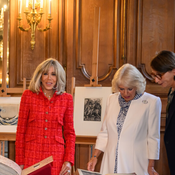 La Première Dame Brigitte Macron, Laurence Engel, présidente de la Bibliothèque nationale de France et Camilla Parker Bowles, reine consort d'Angleterre, à la Bibliothèque Nationale de France (BNF) pour le lancement d'un prix littéraire franco-britannique à Paris, France, le 21 septembre 2023. © Eric Tschaen/Pool/Bestimage 