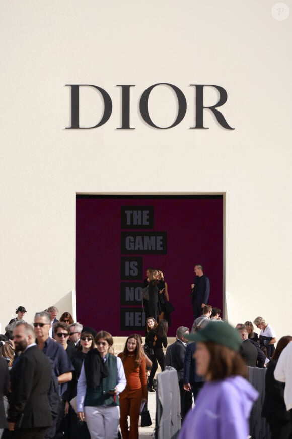 Arrivées des people au défilé Dior dans les jardins des Tuileries lors de la Paris Fashion Week, saison printemps-été 2024 le 26 septembre 2023. 