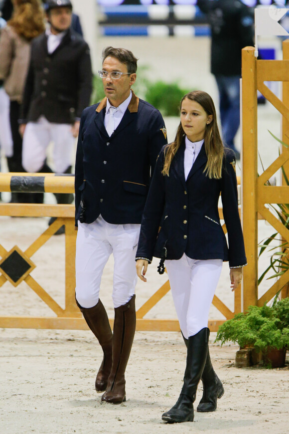 Exclusif - Prix Spécial - Lola Courbet, la fille de l'animateur Julien Courbet, en reconnaissance avec son père au jumping international de Bordeaux pour l'épreuve partenaire le 5 février 2016. Lola Courbet monte pour son partenaire Victory Horse. © Thibaud Moritz/Quentin Salinier/Bestimage