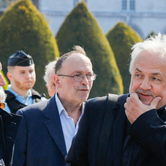 Yann Arthus-Bertrand - Sorties de l'hommage funèbre à Jacques Perrin aux Invalides à Paris, France, le 29 avril 2022. © Christophe Clovis/Bestimage