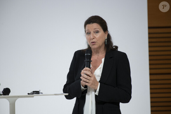 Un livre écrit pour elle et pour ses proches. 
Agnès Buzyn lors la cérémonie d'installation de l'académie de l'Organisation mondiale de la santé à Lyon, France, le 27 septembre 2021. © Bondy/Pool/Bestimage 